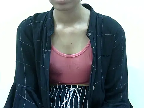 Snapshot of smallcuute chatting on November 23, 2025, 8:14 am smallcuute online show from November 23, 2025, 8:14 am