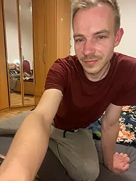 Skinny0150 online show from April 14, 2026, 6:36 pm