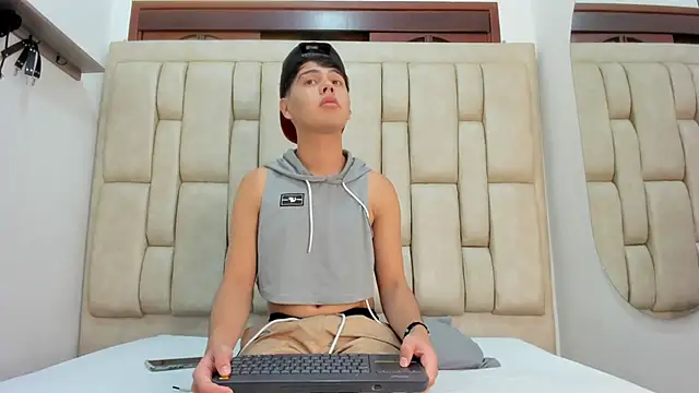 Snapshot of Felipe_Cold chatting on January 18, 2026, 2:37 am Felipe Cold online show from January 18, 2026, 2:37 am