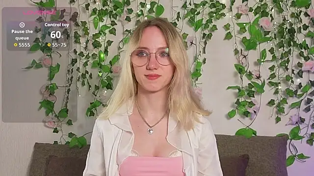 Snapshot of EmmaNovak chatting on March 31, 2026, 11:05 pm EmmaNovak online show from March 31, 2026, 11:05 pm