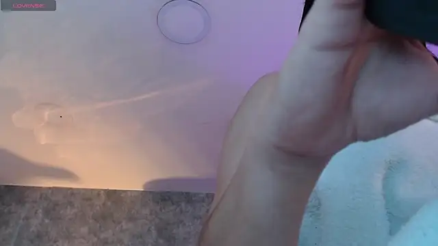 crystaldarliing online show from March 22, 2026, 5:38 pm