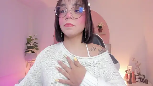 Clara Luu online show from March 25, 2026, 2:39 am