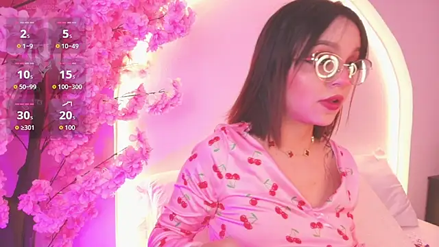 Clara Luu online show from July 29, 2026, 2:32 am