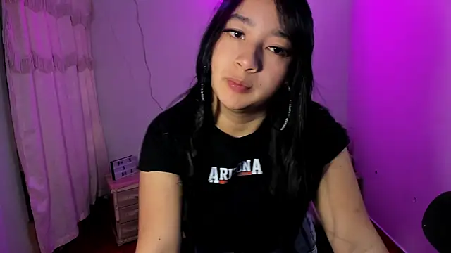 Snapshot of pretti_scarlett chatting on November 18, 2025, 11:58 am pretti scarlett online show from November 18, 2025, 11:58 am