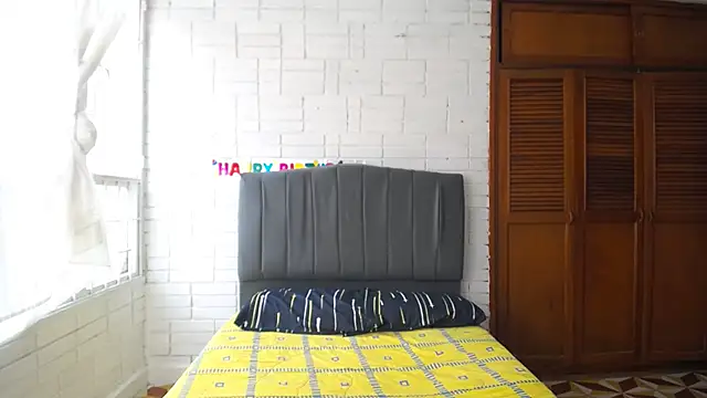 Naia Stant online show from October 24, 2025, 6:37 pm