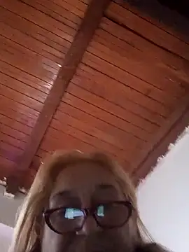 Snapshot of Saraimilf chatting on October 27, 2025, 8:02 pm Saraimilf online show from October 27, 2025, 8:02 pm