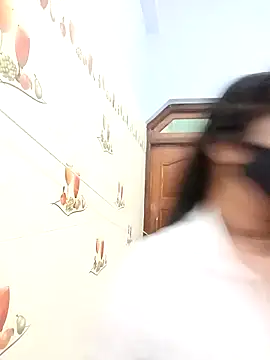 Snapshot of Hot-Soniya733 chatting on February 11, 2026, 12:32 pm Hot-Soniya733 online show from February 11, 2026, 12:32 pm