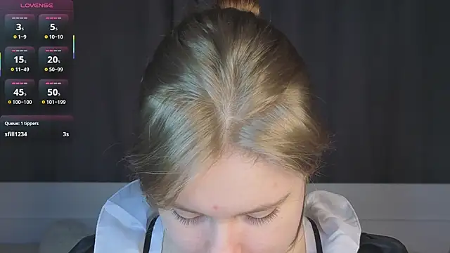 JulietteRain online show from December 17, 2025, 5:19 pm