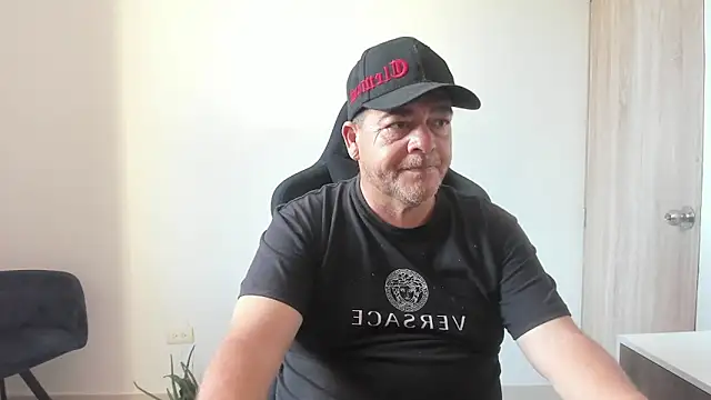 Snapshot of massimo_dannger chatting on September 25, 2025, 9:29 pm massimo dannger online show from September 25, 2025, 9:29 pm