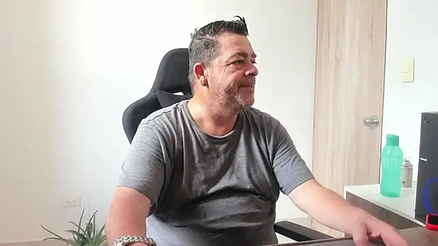 Snapshot of massimo_dannger chatting on October 14, 2025, 5:36 pm massimo dannger online show from October 14, 2025, 5:36 pm