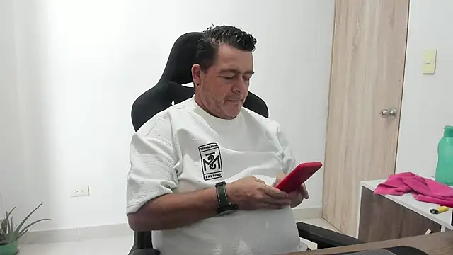 Snapshot of massimo_dannger chatting on October 29, 2025, 8:21 pm massimo dannger online show from October 29, 2025, 8:21 pm