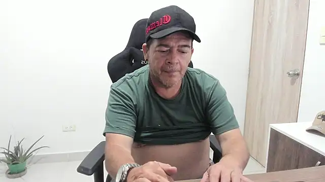 Snapshot of massimo_dannger chatting on November 2, 2025, 9:00 am massimo dannger online show from November 2, 2025, 9:00 am