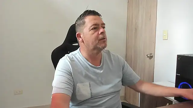 Snapshot of massimo_dannger chatting on December 3, 2025, 4:27 pm massimo dannger online show from December 3, 2025, 4:27 pm