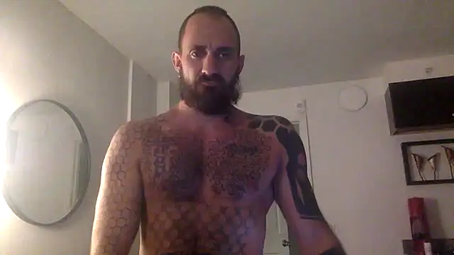 Snapshot of Bearlyfuckinglogan chatting on July 1, 2026, 3:01 pm Bearlyfuckinglogan online show from July 1, 2026, 3:01 pm