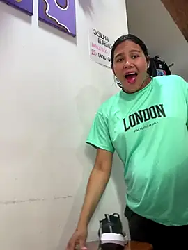 burbuja02 online show from December 14, 2025, 2:33 pm