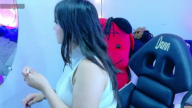 MiaVelvetDoll online show from October 10, 2025, 1:21 pm