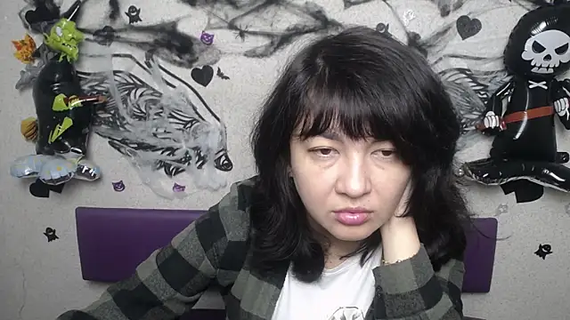 SelenaFly online show from November 4, 2025, 6:01 am