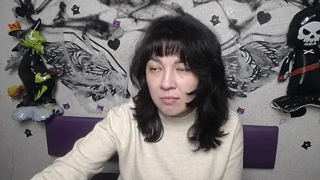 SelenaFly online show from November 5, 2025, 6:02 am