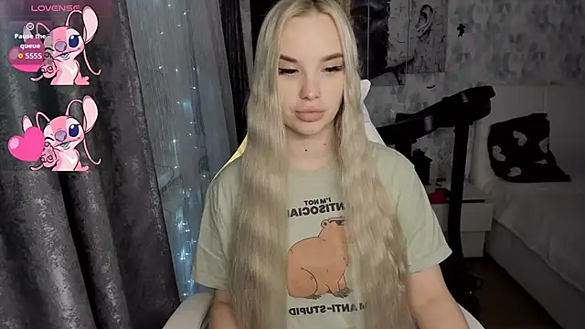 Snapshot of KiraKrox chatting on November 20, 2025, 6:18 pm KiraKrox online show from November 20, 2025, 6:18 pm