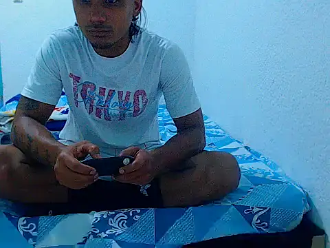 Snapshot of davidcutterr chatting on March 4, 2026, 1:11 am davidcutterr online show from March 4, 2026, 1:11 am