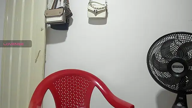 karlys01 online show from September 28, 2025, 2:50 am