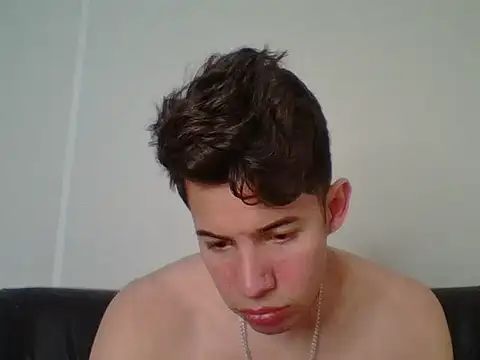 Maxtaylor18 online show from November 4, 2025, 2:43 am