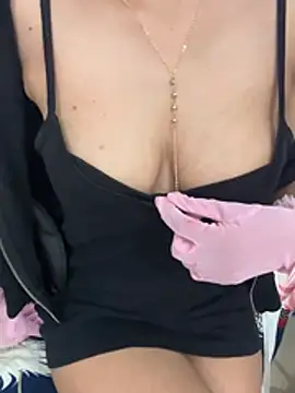 Snapshot of TeaseTanya chatting on January 19, 2026, 12:42 pm TeaseTanya online show from January 19, 2026, 12:42 pm