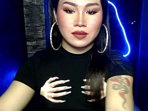 pretty lassy online show from October 13, 2025, 11:54 am