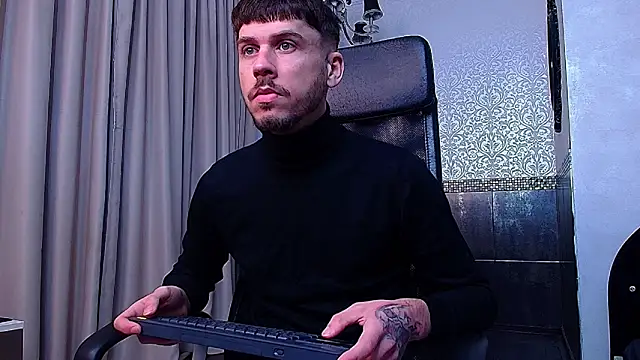 JonahShaw online show from October 1, 2025, 4:29 am