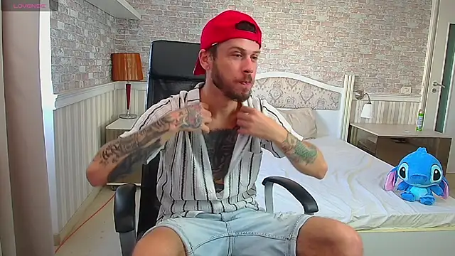 JonahShaw online show from July 26, 2026, 4:42 am