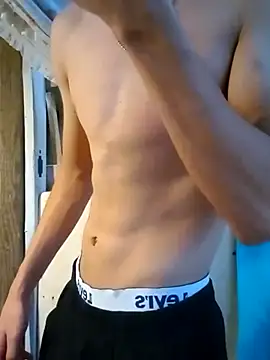 LUISSLEONN0958 online show from September 27, 2025, 9:42 pm