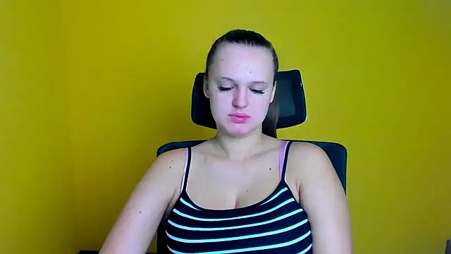 Aurora White online show from September 16, 2025, 5:41 am