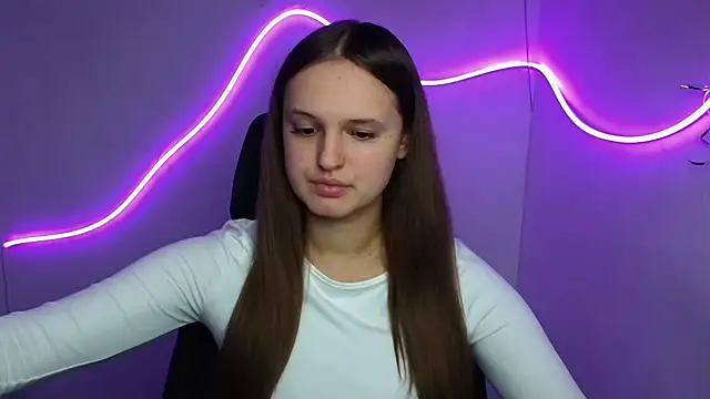 Aurora White online show from October 2, 2025, 1:18 pm