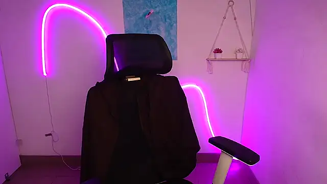 Aurora White online show from October 27, 2025, 12:20 pm