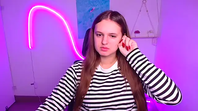 Aurora White online show from November 16, 2025, 6:41 am