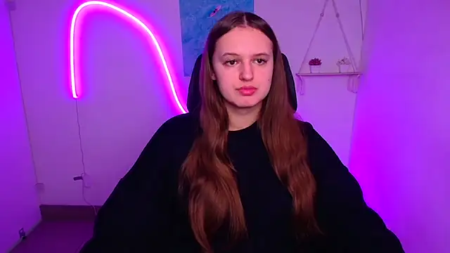 Aurora White online show from November 18, 2025, 6:51 am