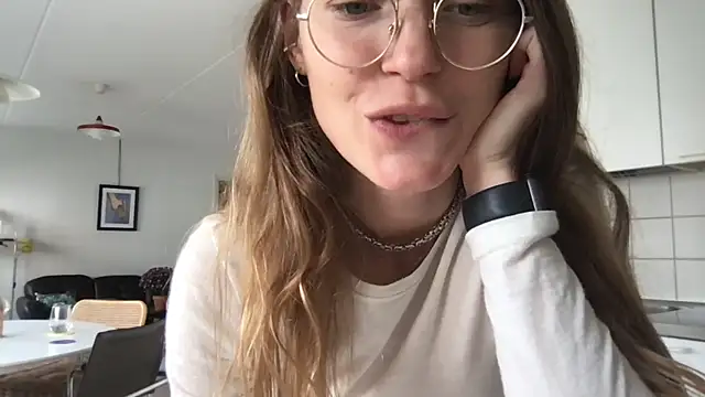 Snapshot of Scorpion_Peach chatting on September 18, 2025, 9:22 am Scorpion Peach online show from September 18, 2025, 9:22 am