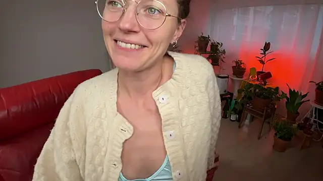 Snapshot of Scorpion_Peach chatting on October 22, 2025, 2:28 pm Scorpion Peach online show from October 22, 2025, 2:28 pm