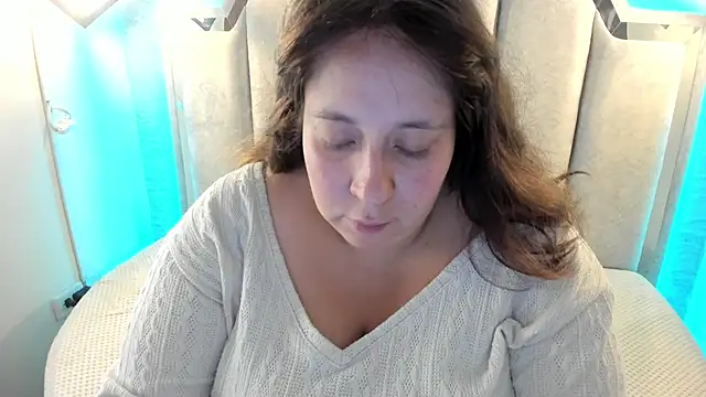  Emily rosee  online show from September 13, 2025, 12:27 pm