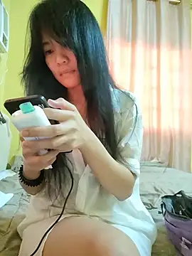 YayeeShow online show from November 24, 2025, 1:33 pm