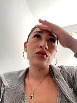 Isa Villamarin online show from September 17, 2025, 2:41 pm