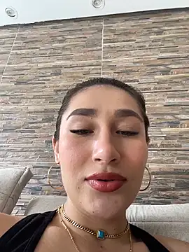 Isa Villamarin online show from October 14, 2025, 2:51 pm