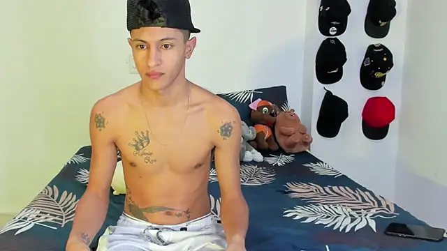 gustavo saaled19  online show from October 31, 2025, 5:58 pm