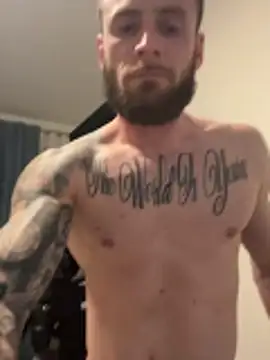 Snapshot of Wyrolowanyyy chatting on December 19, 2025, 8:27 pm Wyrolowanyyy online show from December 19, 2025, 8:27 pm