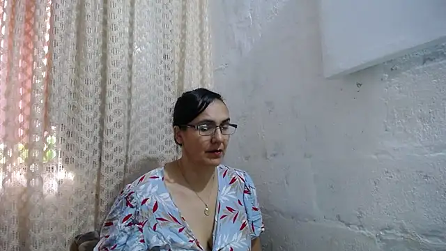 gabbyparker  online show from November 18, 2025, 11:36 am