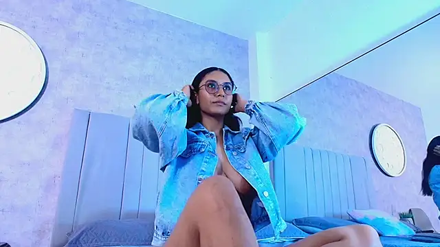 Snapshot of karla-ruiz chatting on October 28, 2025, 8:00 pm karla-ruiz online show from October 28, 2025, 8:00 pm