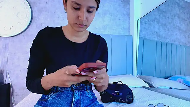 Snapshot of karla-ruiz chatting on November 6, 2025, 7:26 pm karla-ruiz online show from November 6, 2025, 7:26 pm