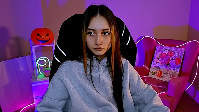 olivianorton online show from October 23, 2025, 3:11 pm