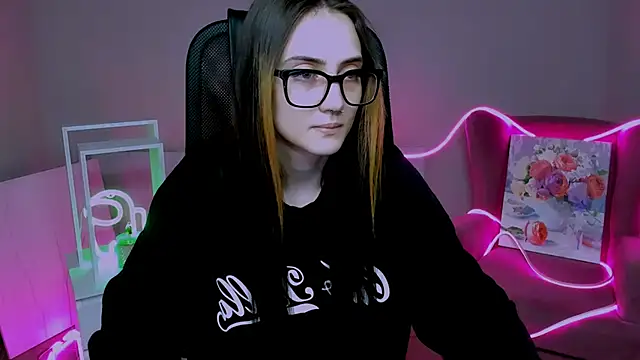 olivianorton online show from November 25, 2025, 3:12 pm