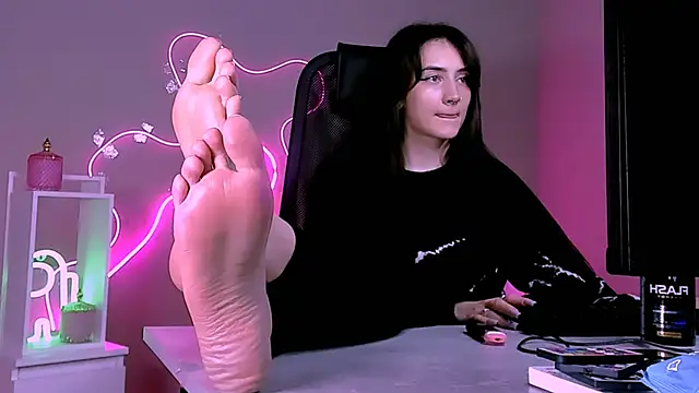 olivianorton online show from February 24, 2026, 2:59 pm